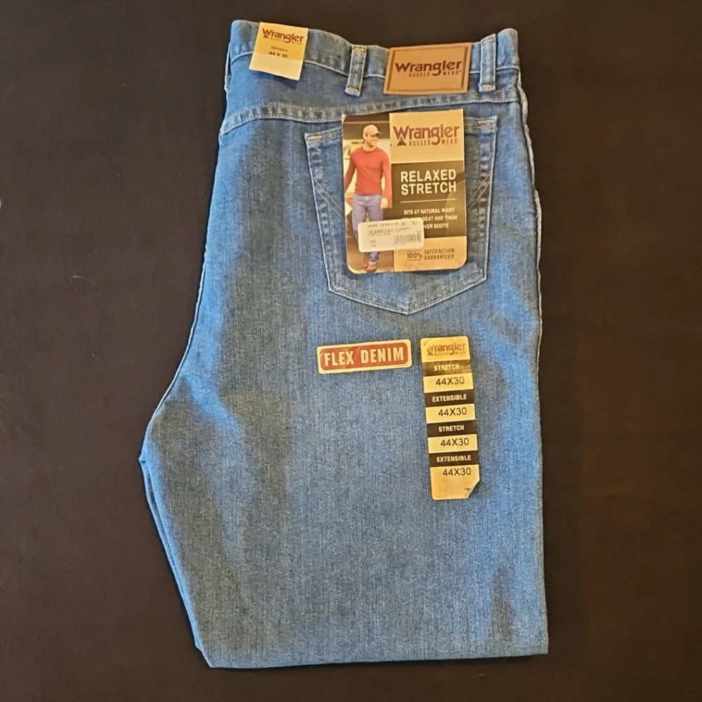 🆕️Wrangler Rugged‎ Wear Relaxed Fit Jean Men's 44x30 NWT
